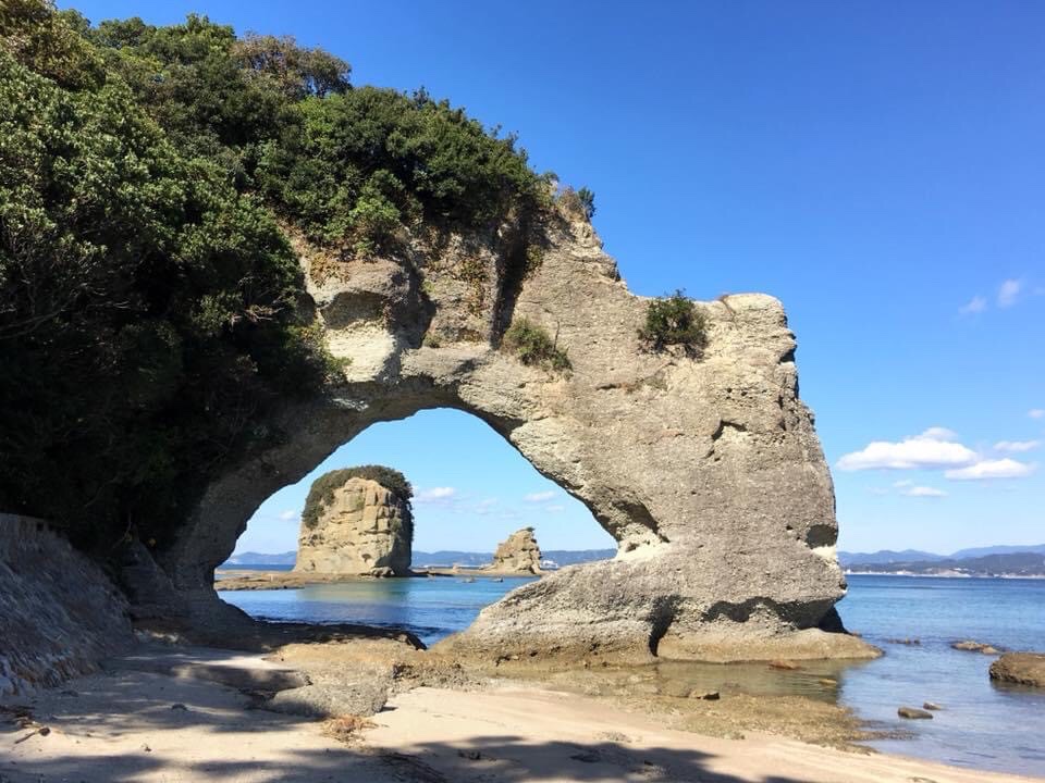 shirahama 通り抜け奇岩